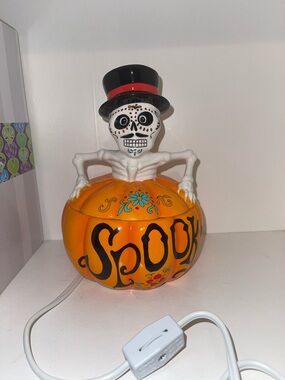Scentsy  'Spooky' Skeleton Warmer